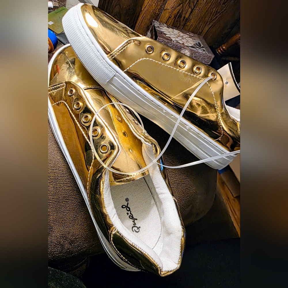 Qupid Metallic Gold Low-Top Sneakers with White Sole